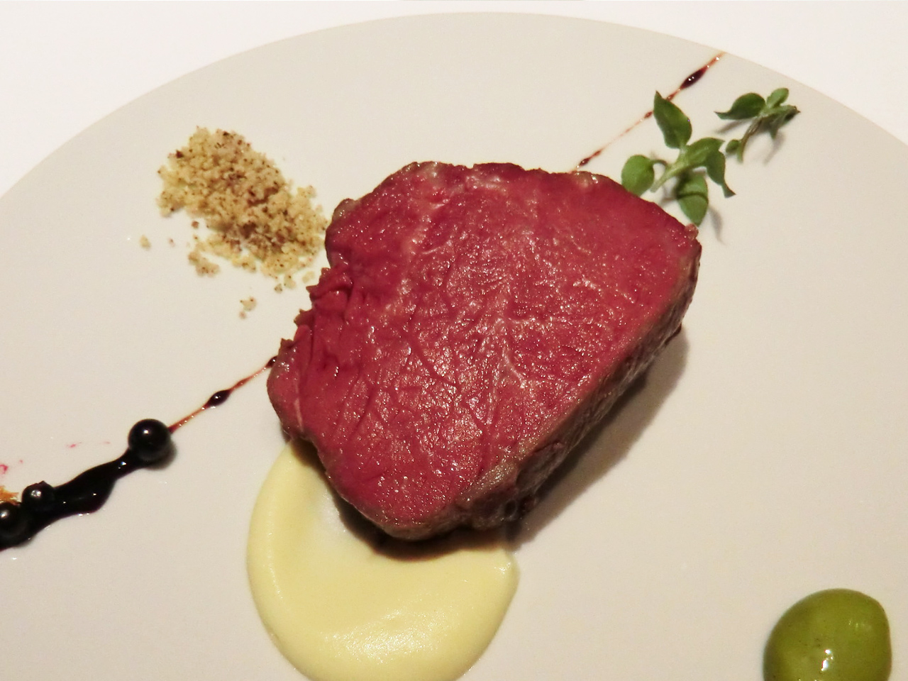 フレンチの肉料理